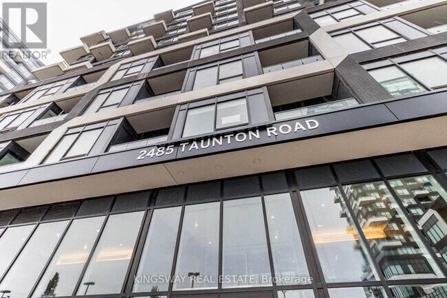 Photo du bâtiment - 2485 Taunton Rd