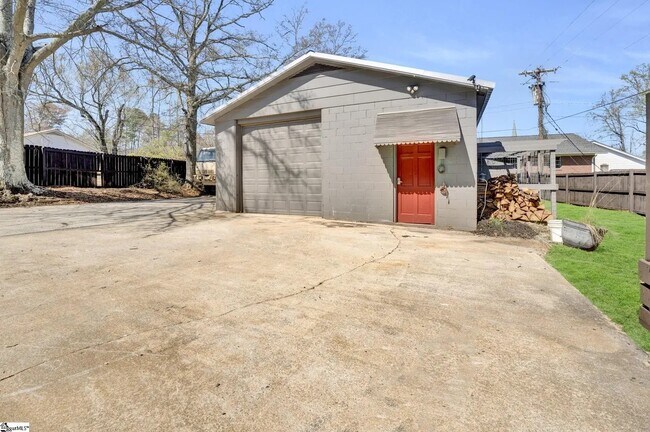 Foto del edificio - 237 Old Grove Rd