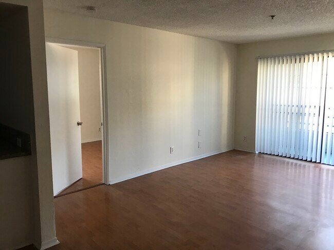 Foto del edificio - 838 S Kenmore Ave