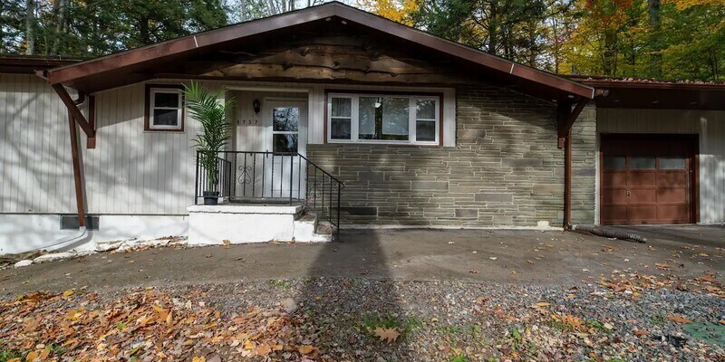 Primary Photo - 1757 Lake Lane