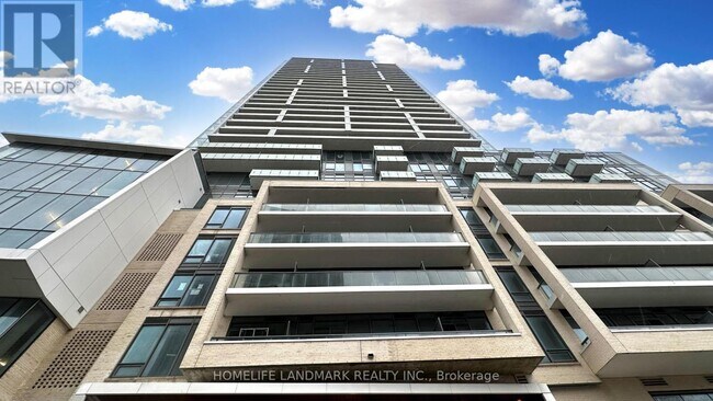 Building Photo - 8 Olympic Gdn Dr