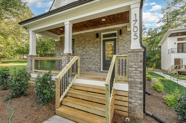Foto del edificio - Gorgeous New Construction near Downtown Du...