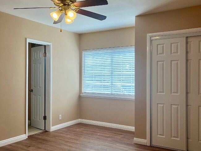 Foto del edificio - 8246 Beeman Ave