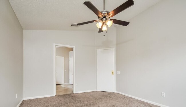 Building Photo - 6716 Rancho Santa Fe Dr