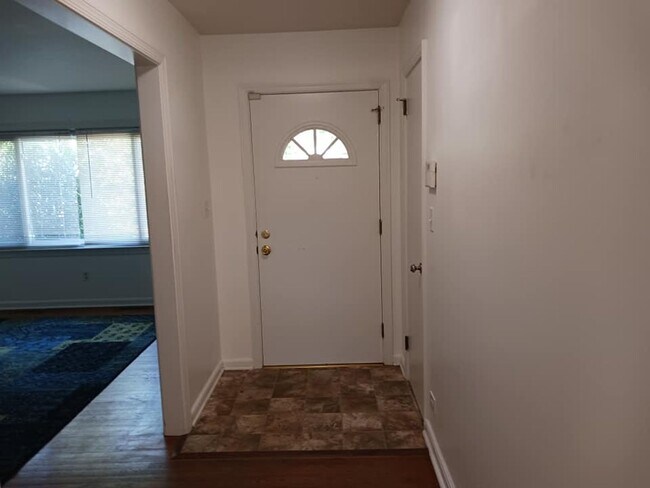 Building Photo - 1 Lynn Drive,  Newport News, VA 23606