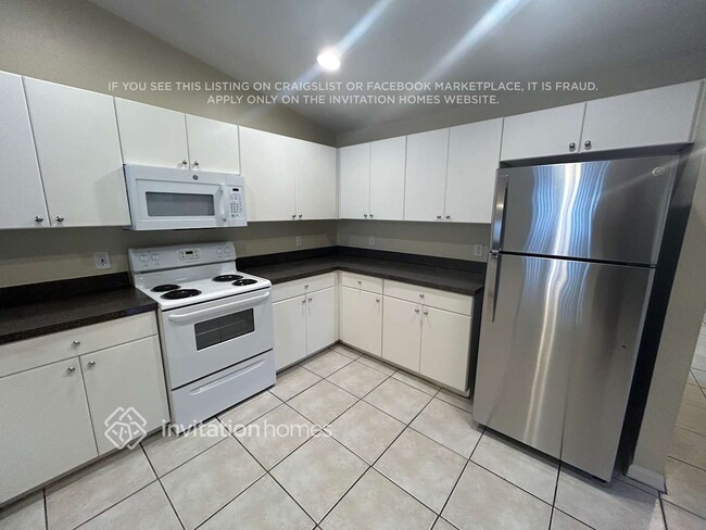 Foto del edificio - 4824 Leonard Blvd S