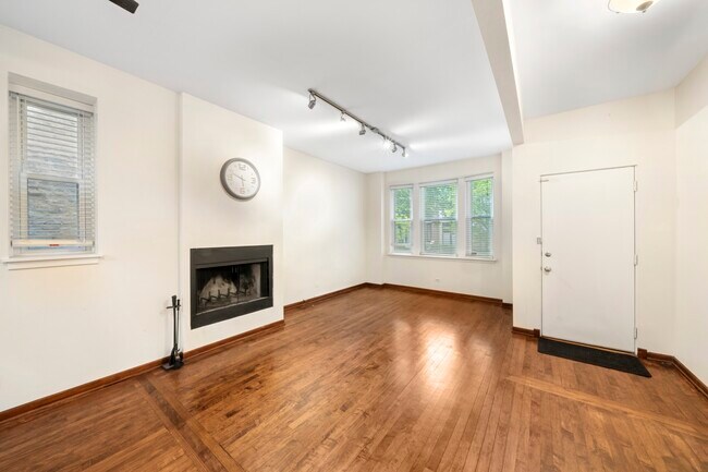 Foto del edificio - 2225 W Belden Ave
