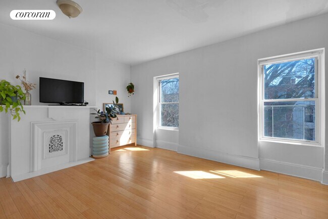 Building Photo - 282 Macon St
