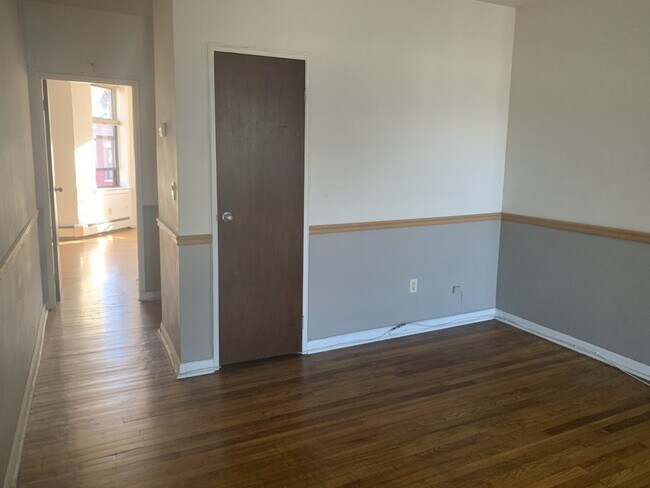 Building Photo - 557 Bramhall Ave