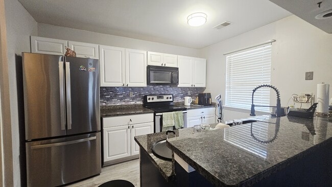 Building Photo - 812 Zircon Ct