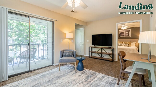Foto del edificio - 325 Blue Lake Cir