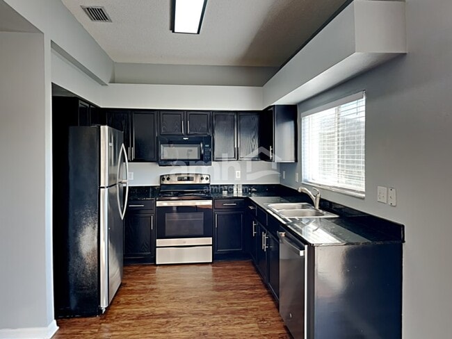 Foto del edificio - 11832 Brenford Crest Dr