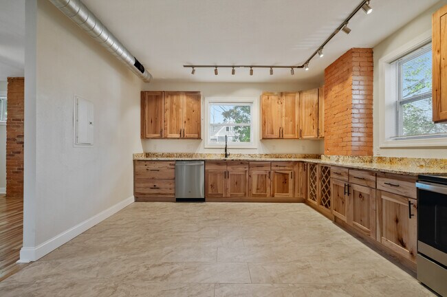 Foto del edificio - 6736 McPherson Blvd