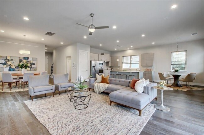 Building Photo - 5813 Pinon Vista Dr
