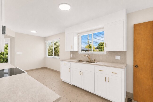 Building Photo - 787 Redmaple Cir