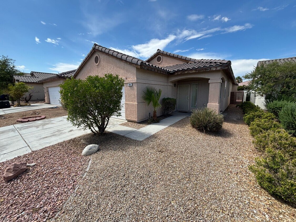 Foto principal - Beautiful 3Bed/2Bath Single Story Home loc...