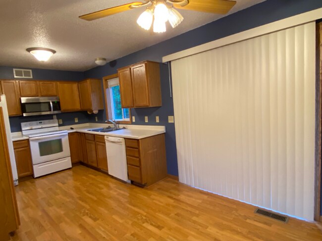 Foto del edificio - 2415 319th Ln NE