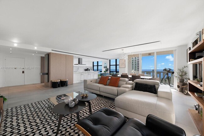 Building Photo - 1121 Crandon Blvd