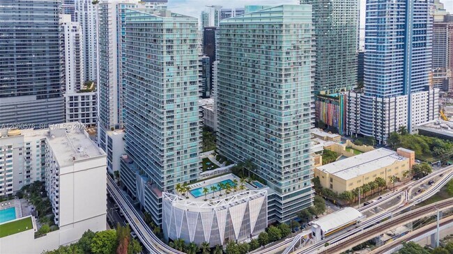 Foto del edificio - 79 SW 12th St