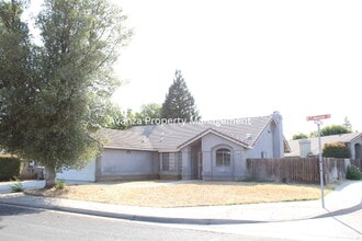 Building Photo - 296 N Jasmine Ave