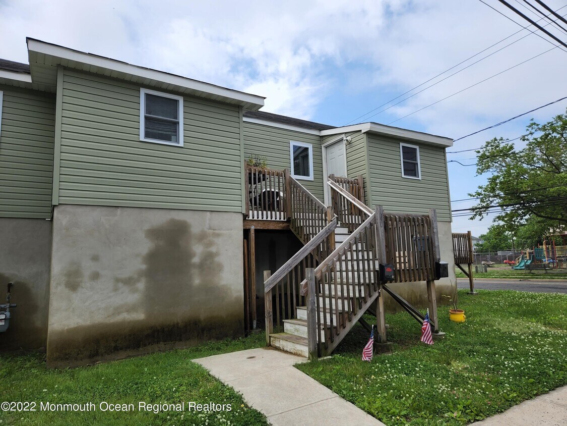 102 Seeley Ave, Keansburg, NJ 07734 Apartment for Rent in Keansburg