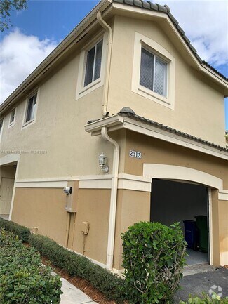 Building Photo - 2313 Pasadena Way