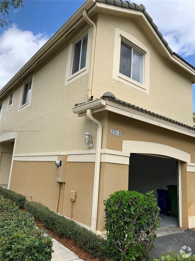 Building Photo - 2313 Pasadena Way
