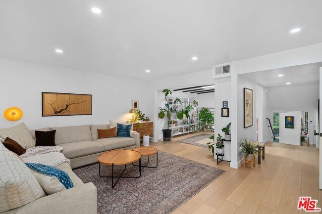 Foto del edificio - 11260 Overland Ave