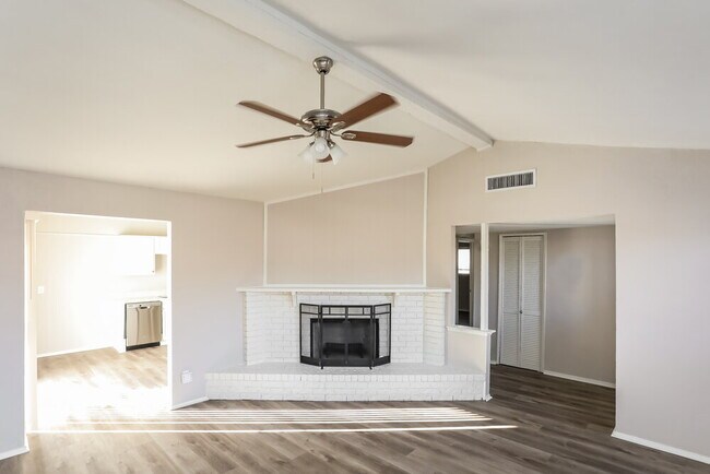 Foto del edificio - 9010 Millwood Dr