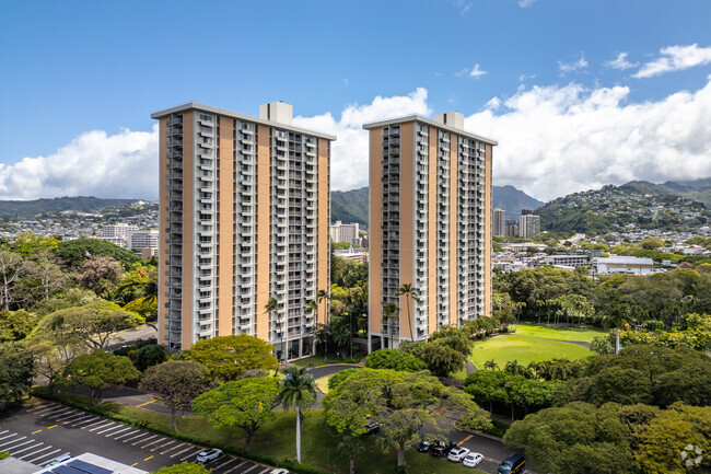 Building Photo - Queen Emma Gardens