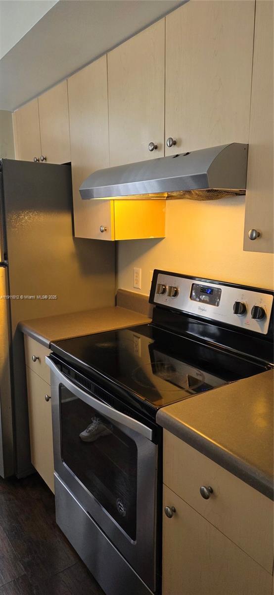 Foto del edificio - 2427 Centergate Dr