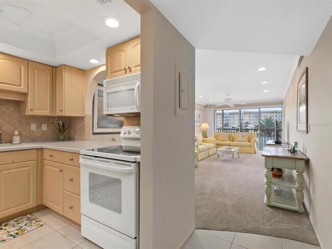 Building Photo - 1400 Tarpon Center Dr