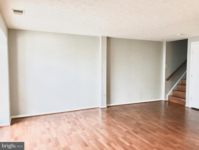 Building Photo - 561 Boysenberry Ln