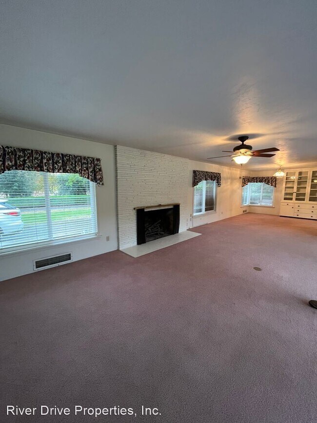 Building Photo - 3 br, 3 bath House - 1161 WN Bear Creek Drive