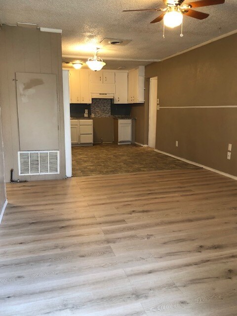 Building Photo - 4016 Thomas Ave