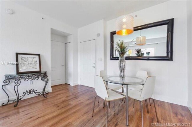 Foto del edificio - 6001 SW 70th St