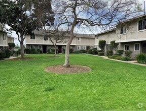 Building Photo - 2112 E Vista Way