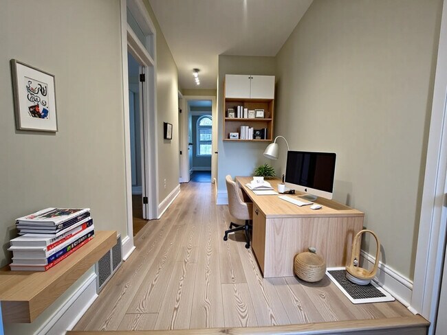 Photo du bâtiment - Stunning Top Floor Suite With Chartacter!