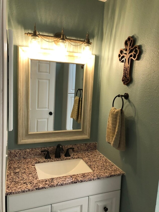 Master bathroom - 1226 Amanda Dr