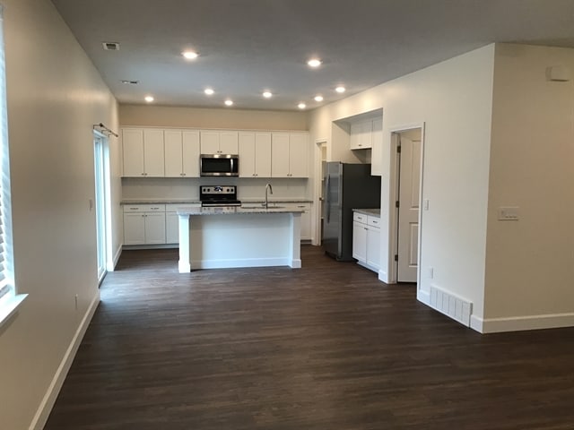 Building Photo - 2409 E Wild Horse Way