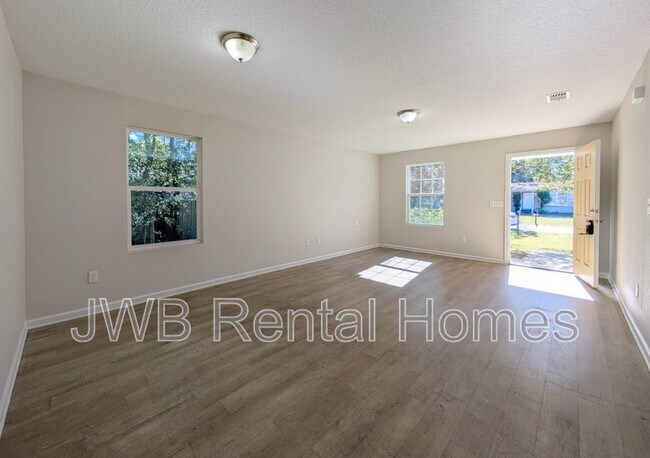 Building Photo - 4613 Suffolk Ave