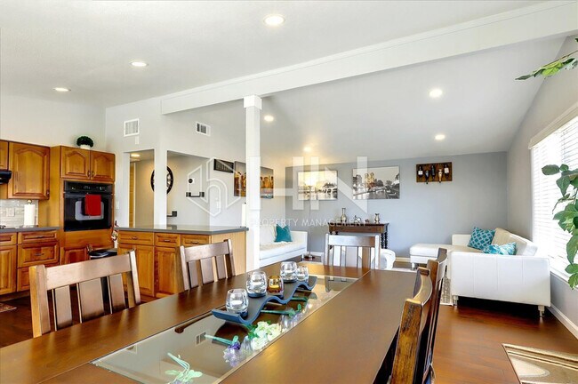 Foto del edificio - 27603 Barcelona Ave