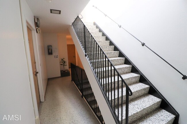 Building Photo - 1 br, 1 bath House - 1245 20th Ave #2