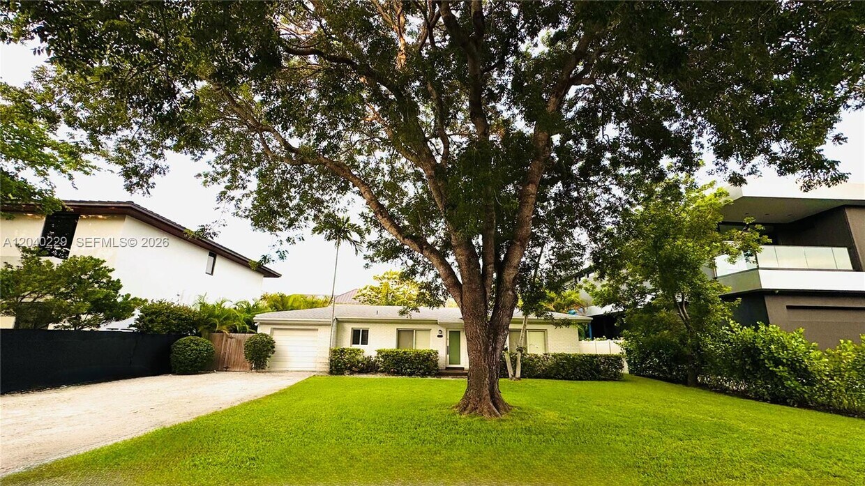 Building Photo - 7415 SW 56th Ave