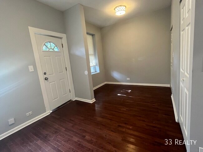 Photo - 1402 N Greenview Ave Apartment