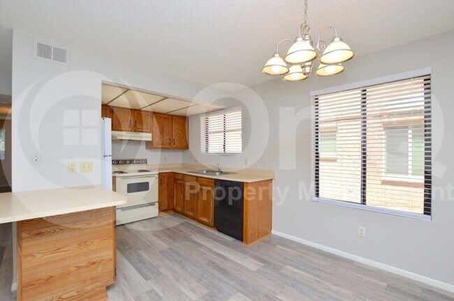 Building Photo - 918 N Revere
