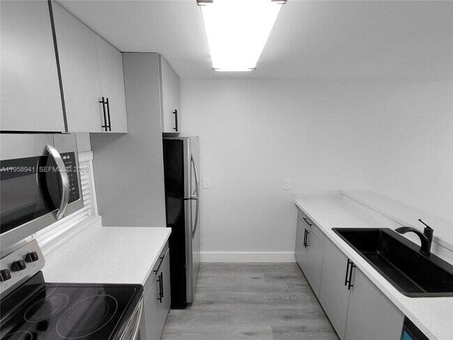 Building Photo - 8720 N Sherman Cir