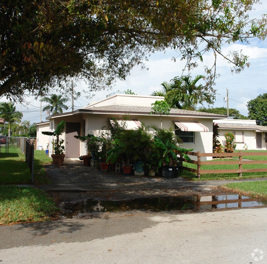 Foto del edificio - 235-239 NE 1st Ter