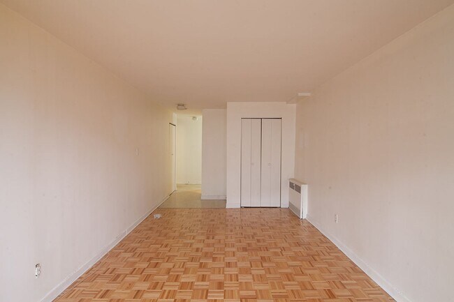 Building Photo - 3460 Rue Durocher