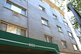 Building Photo - 1055 W Catalpa Ave